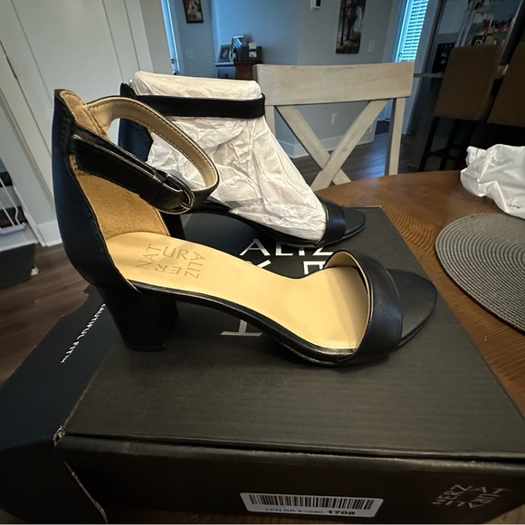 Naturalizer Vera Black Leather Sandals. Sz 5 - Picture 3 of 6